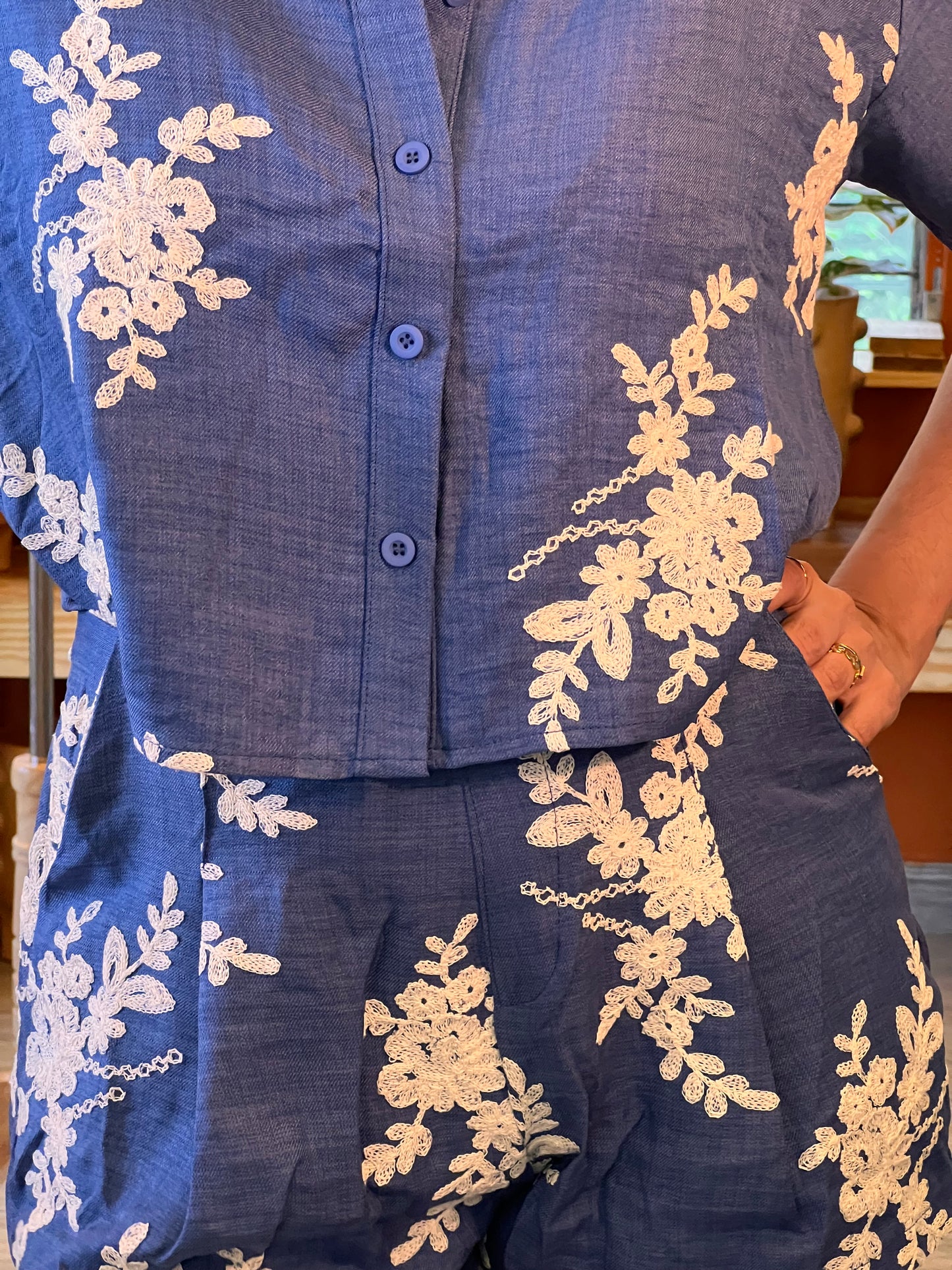 Conjunto de lino bordado