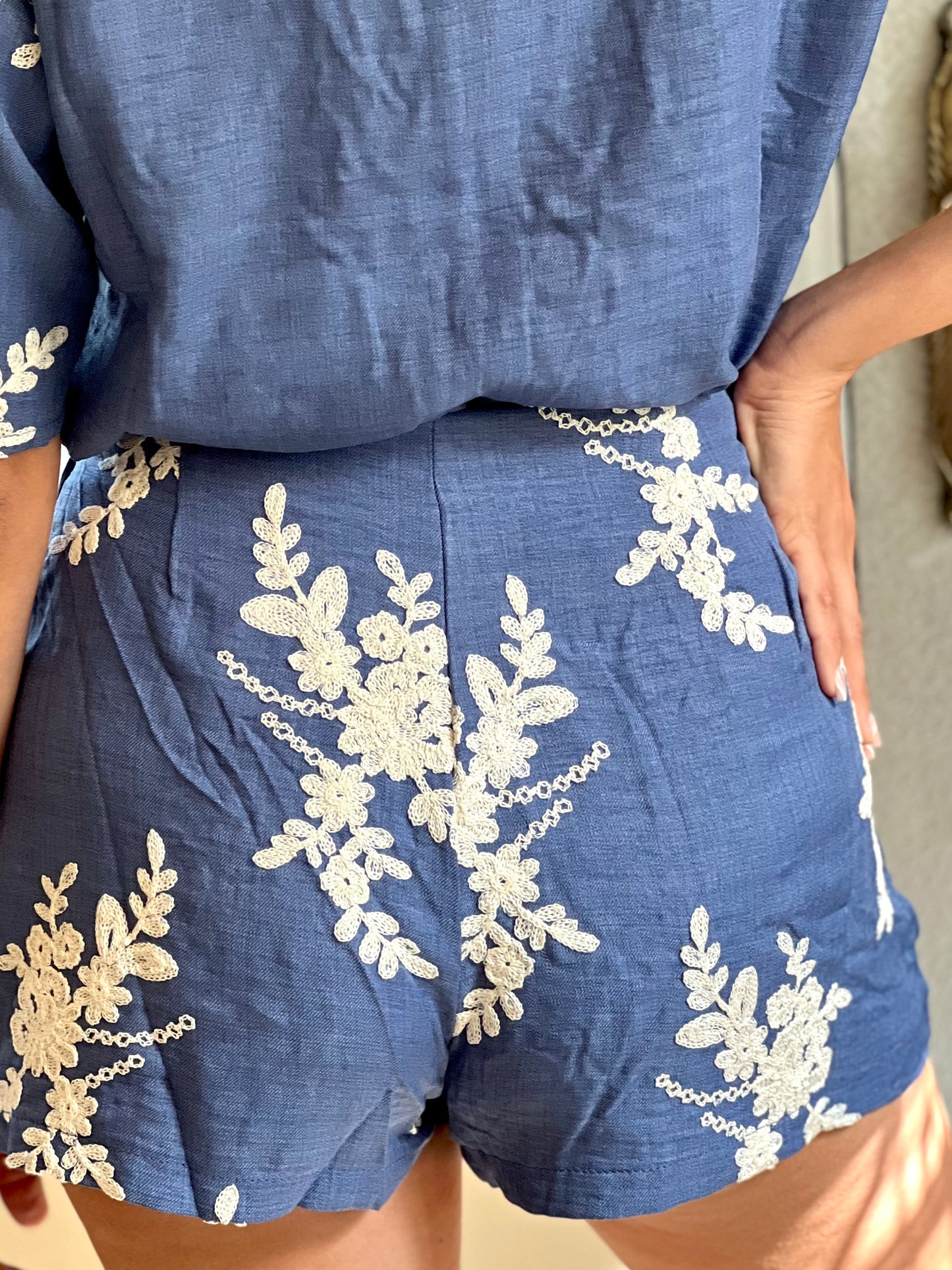 Conjunto de lino bordado