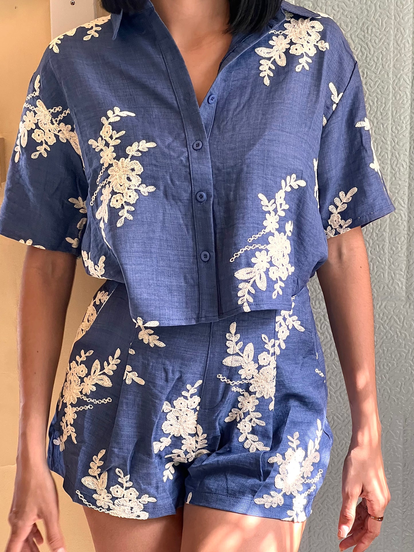 Conjunto de lino bordado
