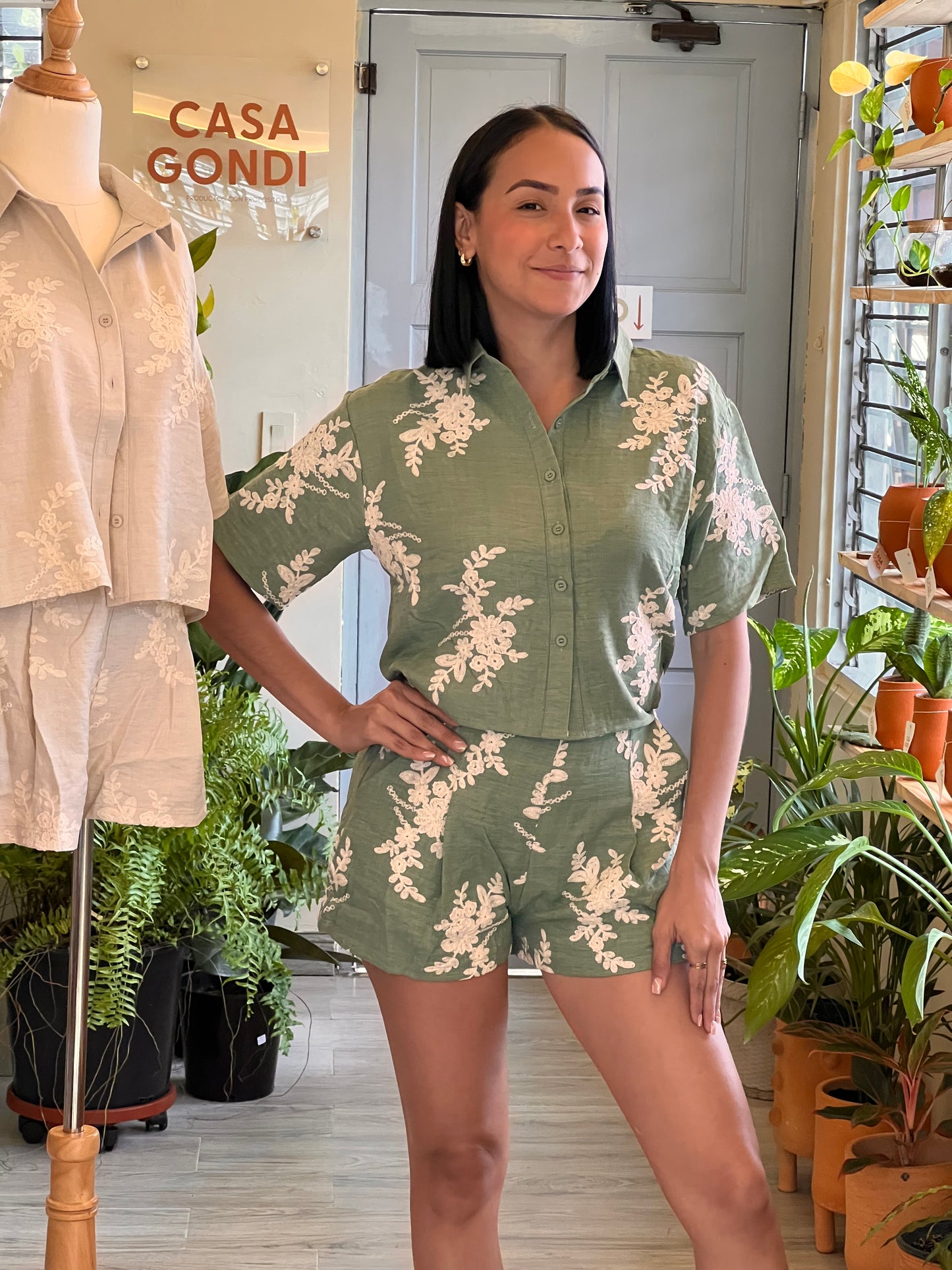 Conjunto de lino bordado